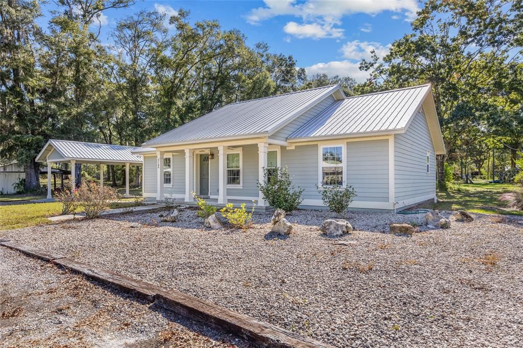 For Sale: $275,000 (2 beds, 2 baths, 1305 Square Feet)