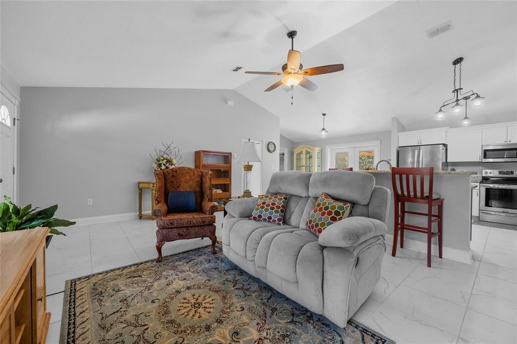 For Sale: $275,000 (2 beds, 2 baths, 1305 Square Feet)