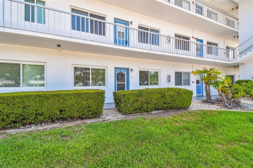 Под контрактом: $129,900 (1 спален, 1 ванн, 874 Квадратных фут)