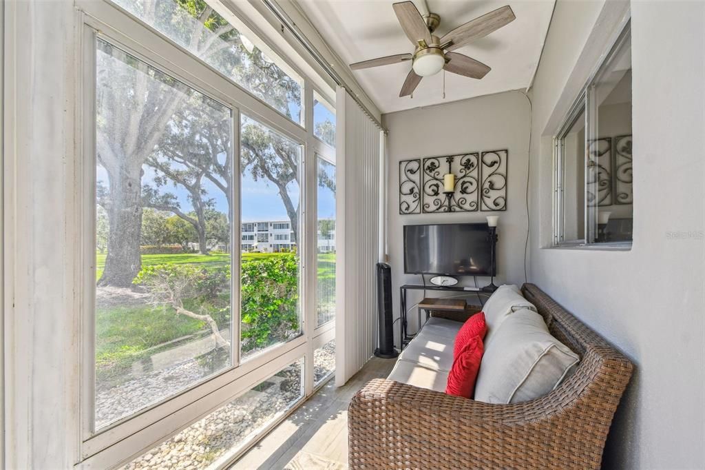 Под контрактом: $129,900 (1 спален, 1 ванн, 874 Квадратных фут)