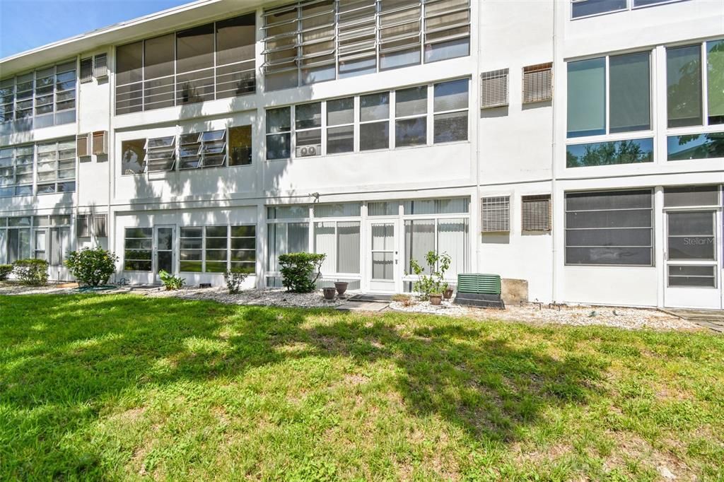 Под контрактом: $129,900 (1 спален, 1 ванн, 874 Квадратных фут)