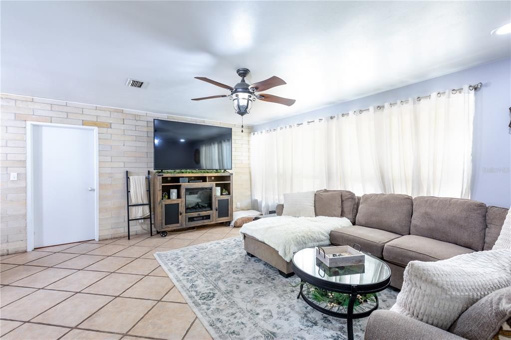 For Sale: $434,000 (4 beds, 2 baths, 2890 Square Feet)
