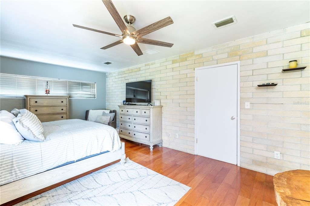For Sale: $434,000 (4 beds, 2 baths, 2890 Square Feet)
