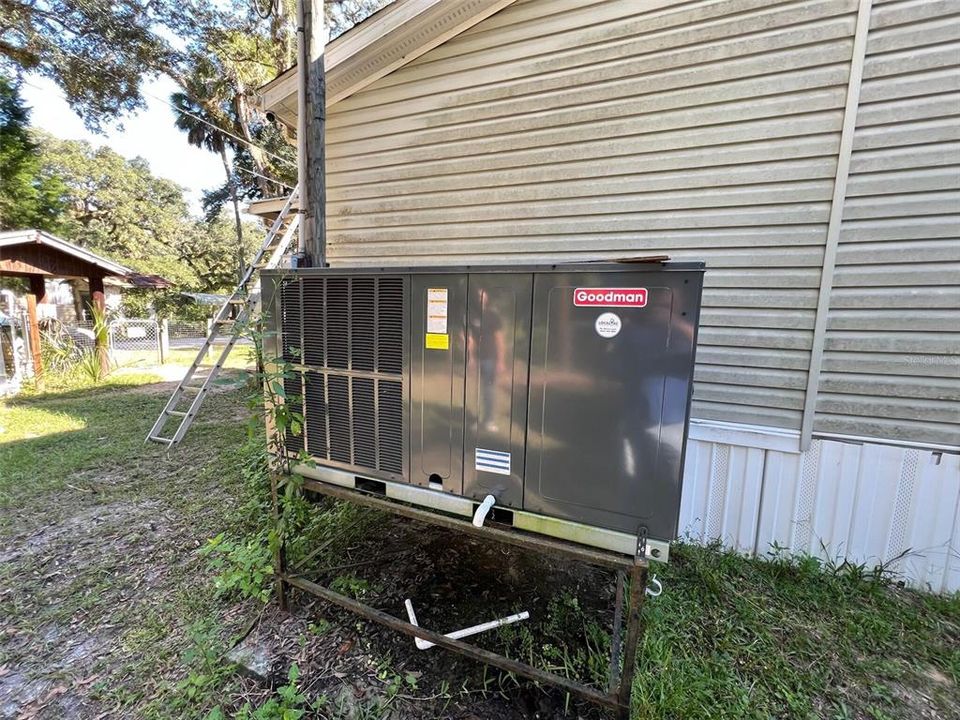 For Sale: $95,000 (3 beds, 2 baths, 1142 Square Feet)