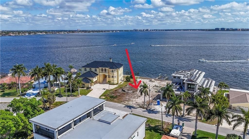 На продажу: $1,600,000 (0.26 acres)