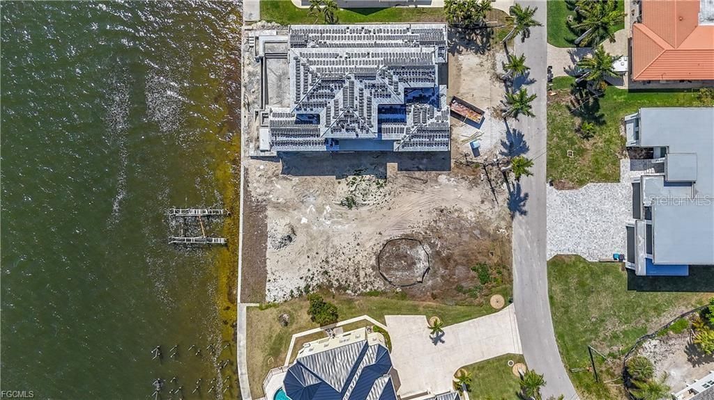 На продажу: $1,600,000 (0.26 acres)