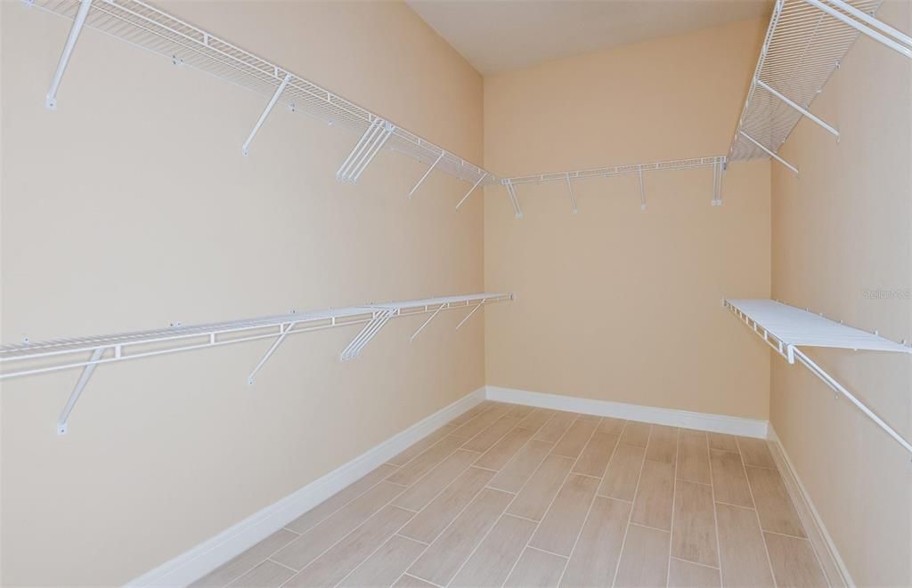 En Venta: $621,940 (3 camas, 3 baños, 2808 Pies cuadrados)