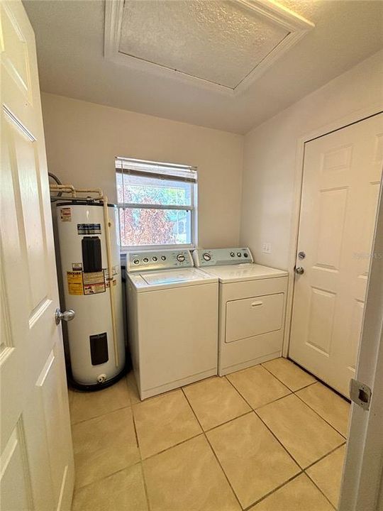 Activo con contrato: $1,899 (3 camas, 2 baños, 1204 Pies cuadrados)