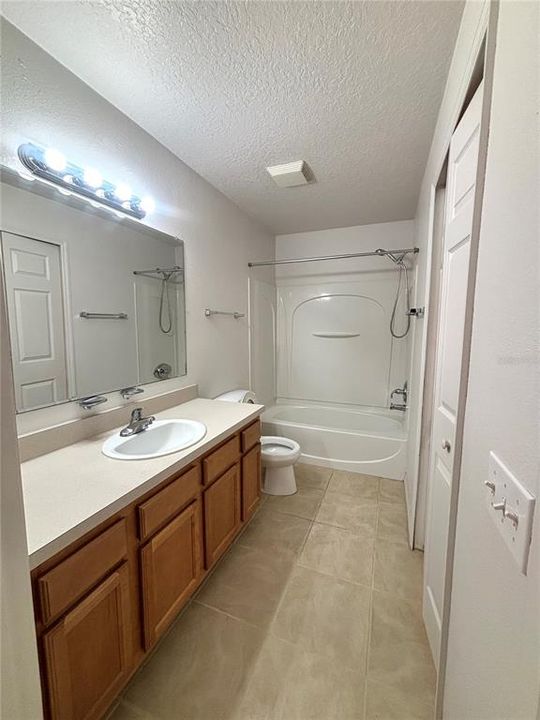 Activo con contrato: $1,899 (3 camas, 2 baños, 1204 Pies cuadrados)