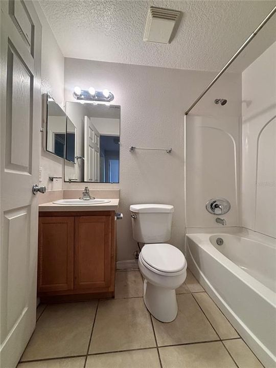 Activo con contrato: $1,899 (3 camas, 2 baños, 1204 Pies cuadrados)