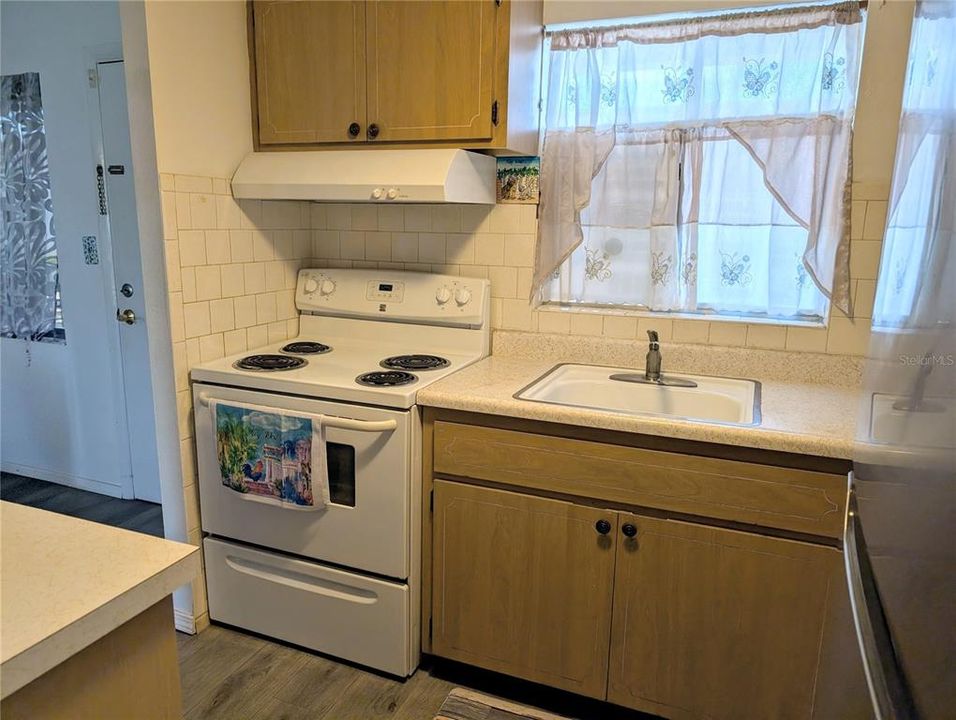 For Sale: $66,400 (1 beds, 1 baths, 576 Square Feet)