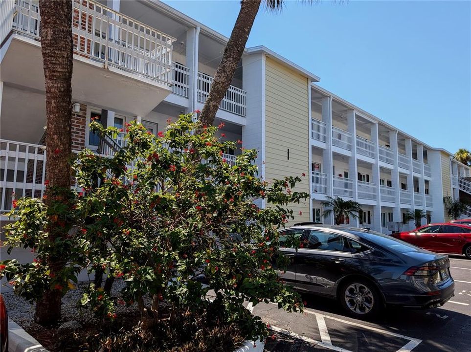 For Sale: $66,400 (1 beds, 1 baths, 576 Square Feet)