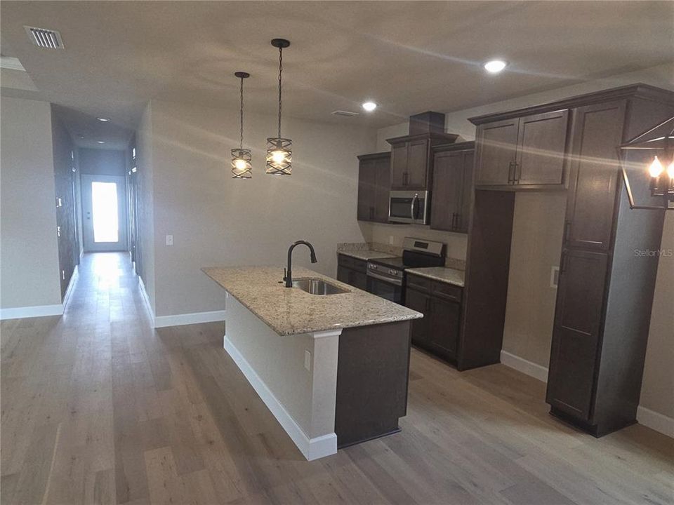 Activo con contrato: $288,000 (3 camas, 2 baños, 1314 Pies cuadrados)