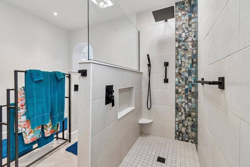 En Venta: $499,900 (4 camas, 3 baños, 1996 Pies cuadrados)