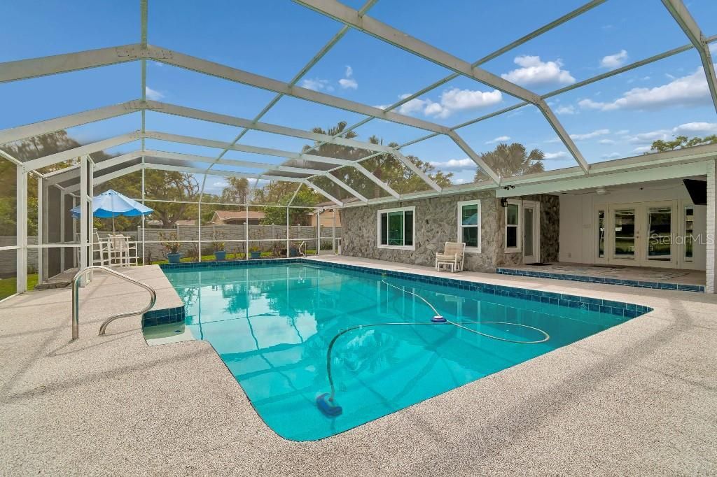 En Venta: $499,900 (4 camas, 3 baños, 1996 Pies cuadrados)