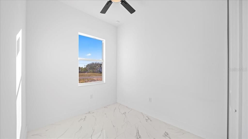 For Sale: $529,900 (6 beds, 0 baths, 2498 Square Feet)