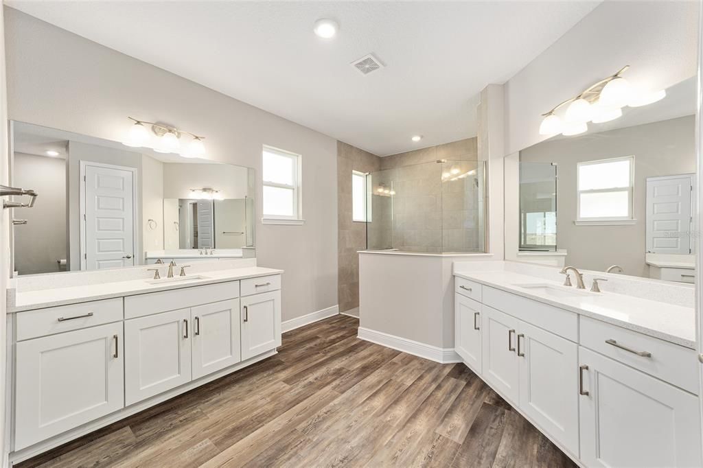 Active With Contract: $560,000 (3 beds, 3 baths, 2893 Square Feet)