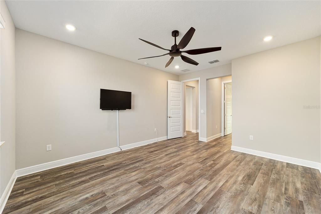 Active With Contract: $560,000 (3 beds, 3 baths, 2893 Square Feet)