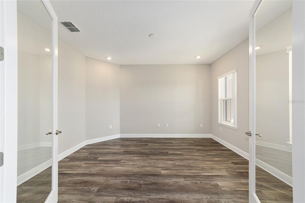 Active With Contract: $560,000 (3 beds, 3 baths, 2893 Square Feet)