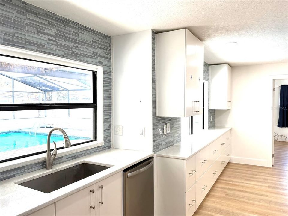 En Venta: $399,900 (4 camas, 2 baños, 1981 Pies cuadrados)