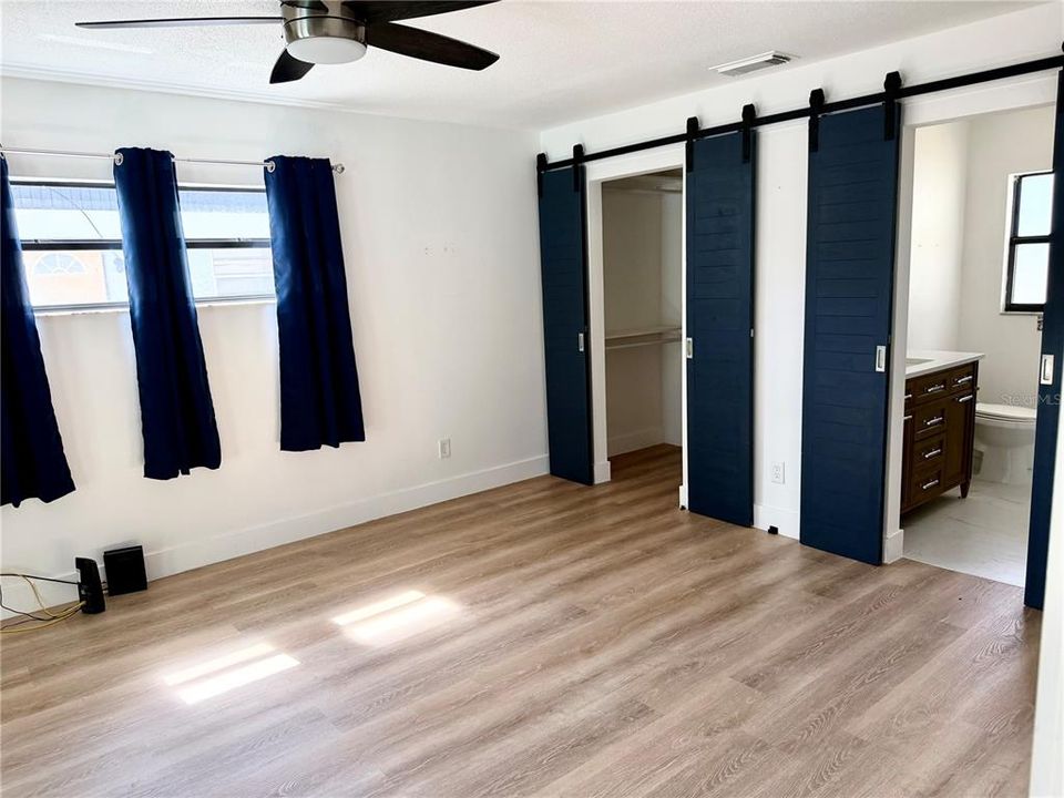 En Venta: $399,900 (4 camas, 2 baños, 1981 Pies cuadrados)