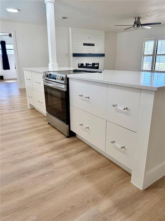 En Venta: $399,900 (4 camas, 2 baños, 1981 Pies cuadrados)
