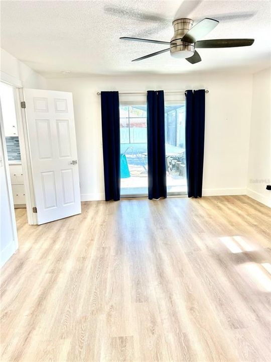 En Venta: $399,900 (4 camas, 2 baños, 1981 Pies cuadrados)