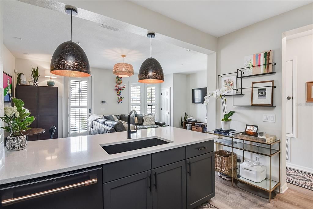 Active With Contract: $3,850 (3 beds, 2 baths, 1632 Square Feet)