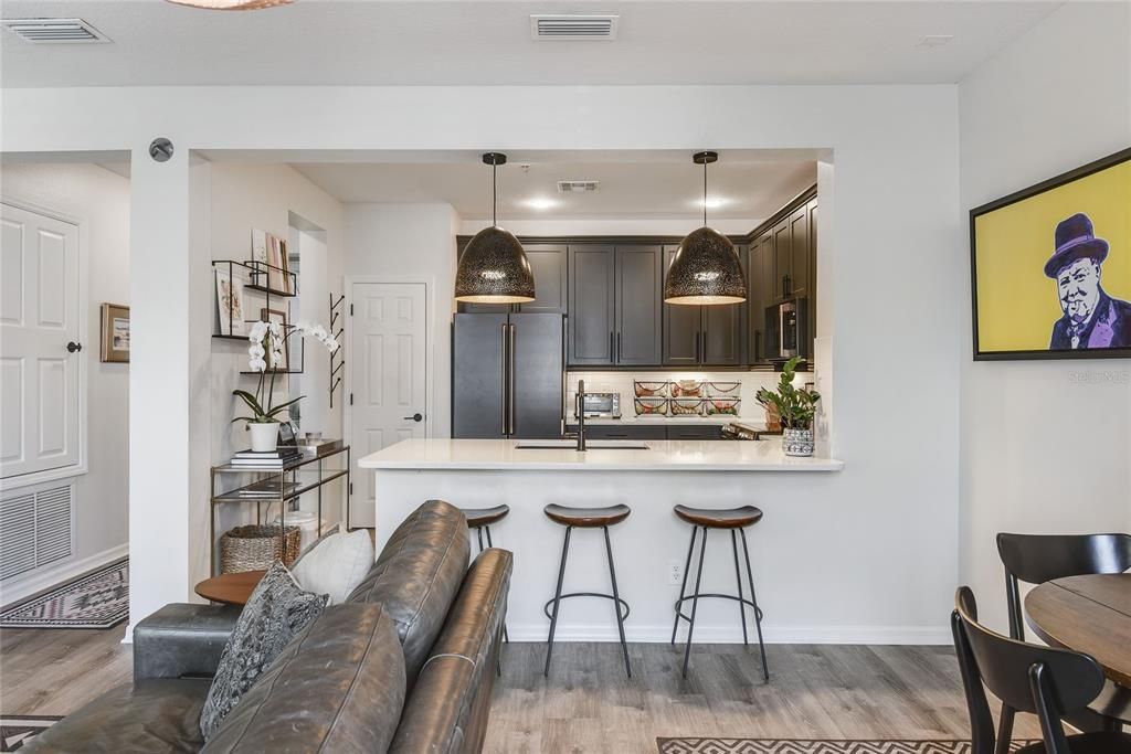 Active With Contract: $3,850 (3 beds, 2 baths, 1632 Square Feet)