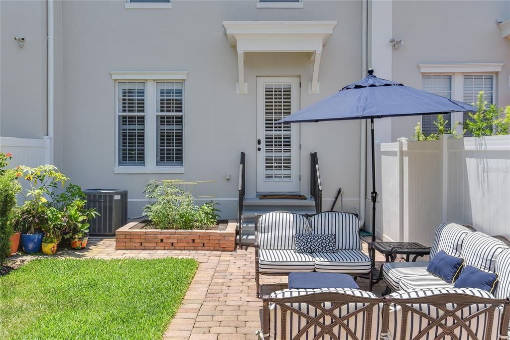 Active With Contract: $3,850 (3 beds, 2 baths, 1632 Square Feet)