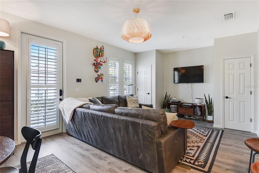 Active With Contract: $3,850 (3 beds, 2 baths, 1632 Square Feet)