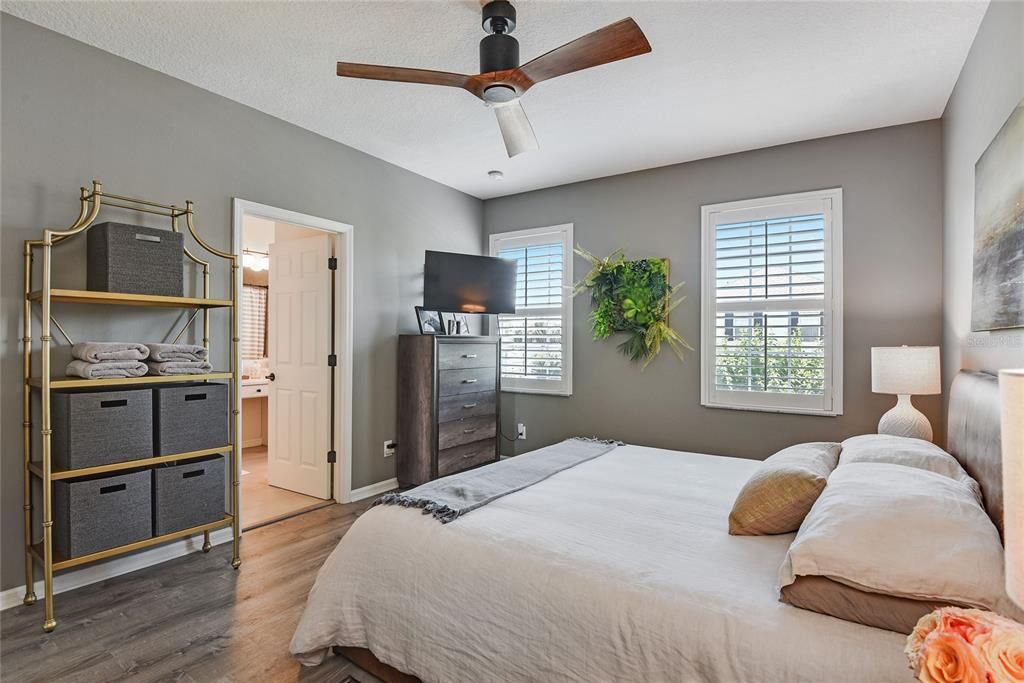 Active With Contract: $3,850 (3 beds, 2 baths, 1632 Square Feet)