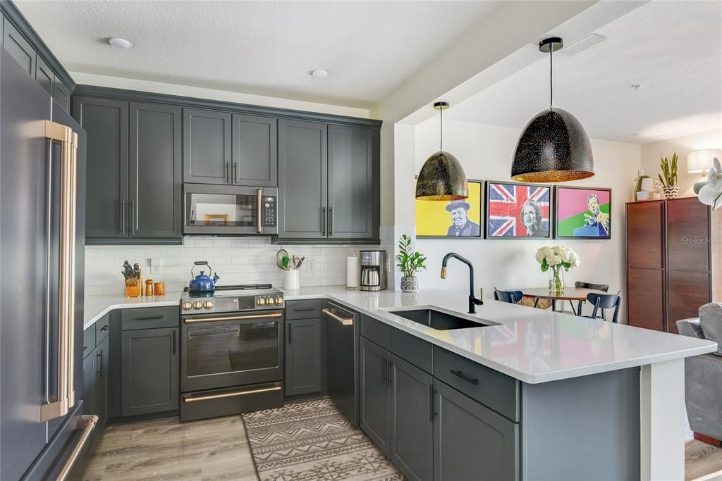 Active With Contract: $3,850 (3 beds, 2 baths, 1632 Square Feet)