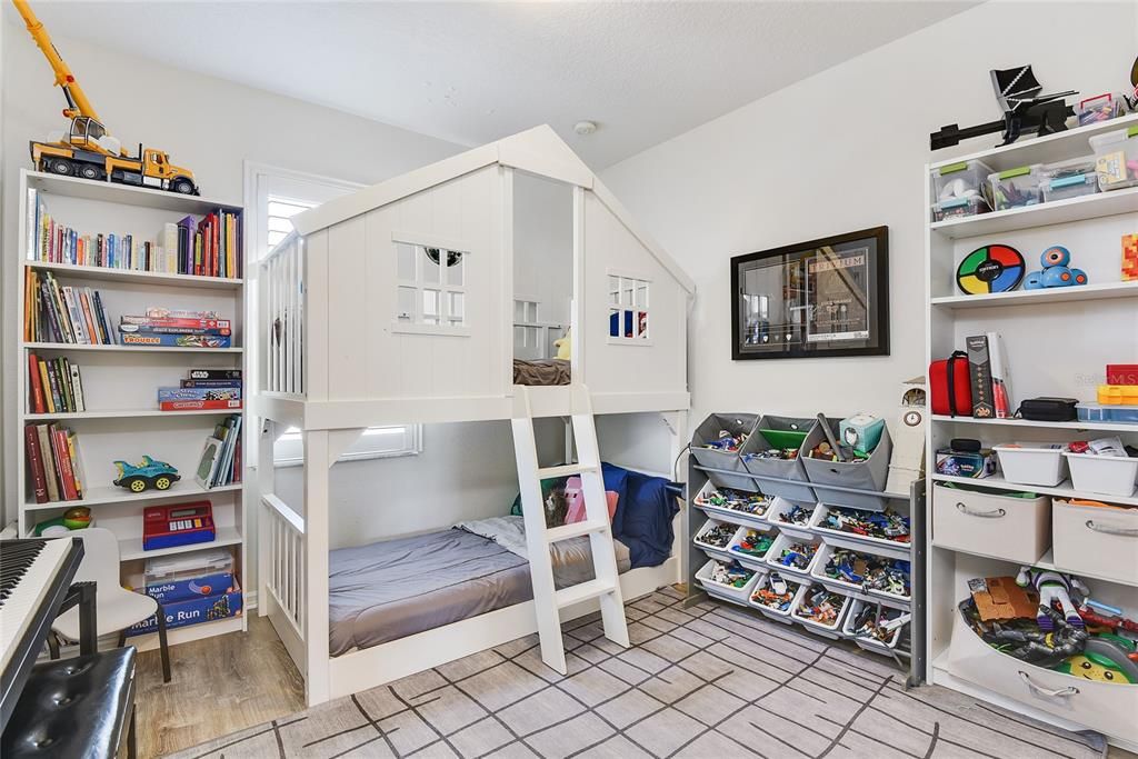 Active With Contract: $3,850 (3 beds, 2 baths, 1632 Square Feet)