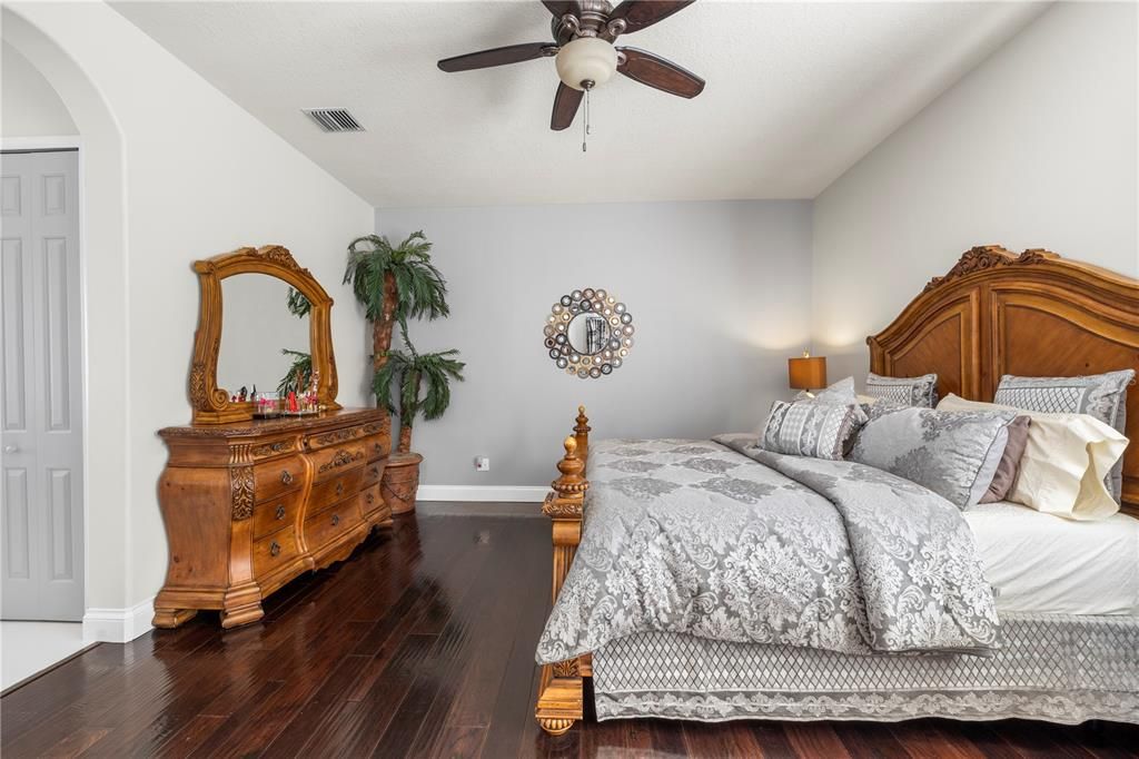 En Venta: $899,900 (5 camas, 3 baños, 3973 Pies cuadrados)