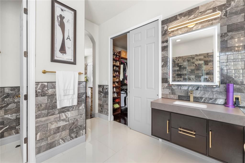 En Venta: $899,900 (5 camas, 3 baños, 3973 Pies cuadrados)