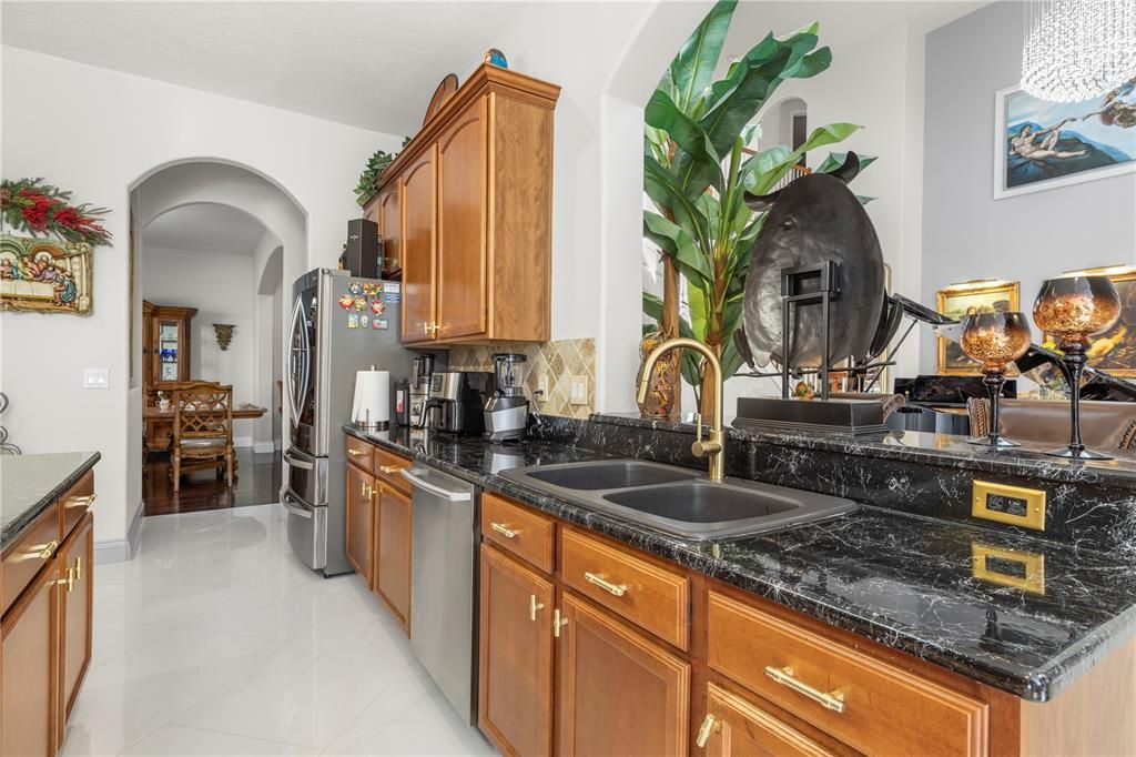 En Venta: $899,900 (5 camas, 3 baños, 3973 Pies cuadrados)