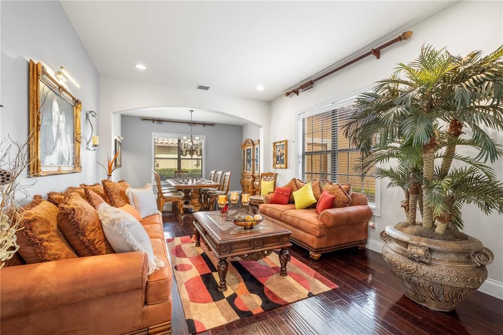 En Venta: $899,900 (5 camas, 3 baños, 3973 Pies cuadrados)