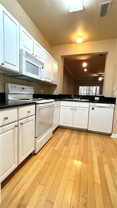 For Rent: $1,500 (2 beds, 2 baths, 1275 Square Feet)