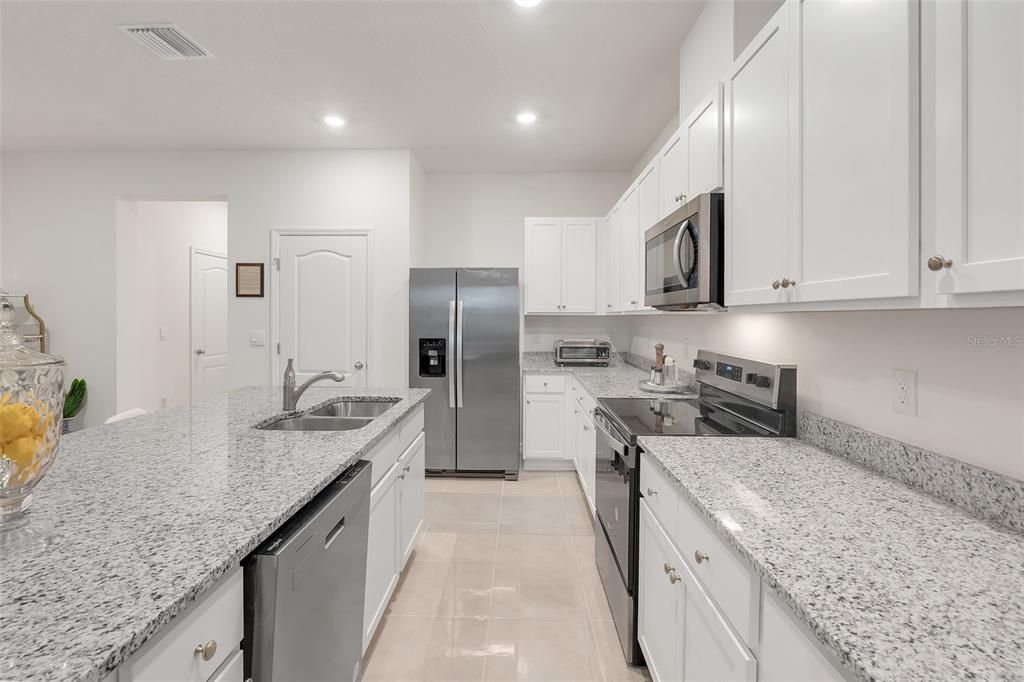 For Sale: $290,000 (3 beds, 2 baths, 1673 Square Feet)