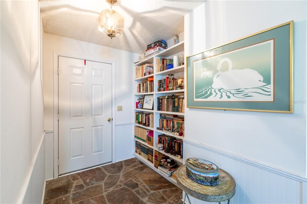For Sale: $305,000 (3 beds, 2 baths, 1659 Square Feet)