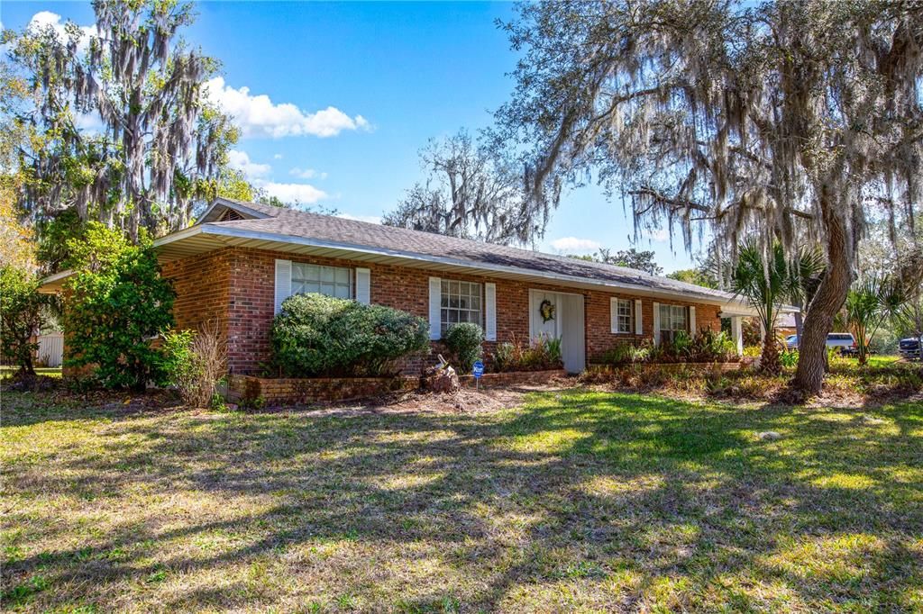 For Sale: $305,000 (3 beds, 2 baths, 1659 Square Feet)