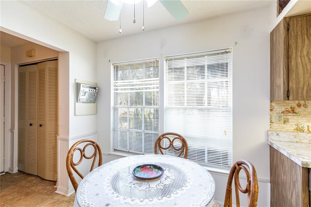 For Sale: $305,000 (3 beds, 2 baths, 1659 Square Feet)