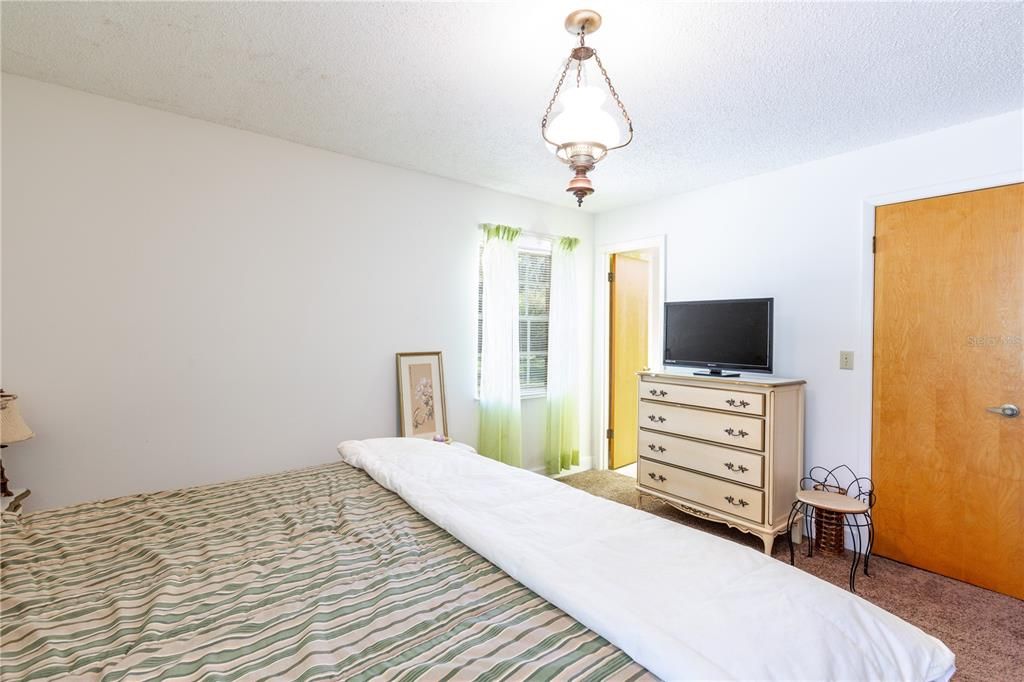 For Sale: $305,000 (3 beds, 2 baths, 1659 Square Feet)