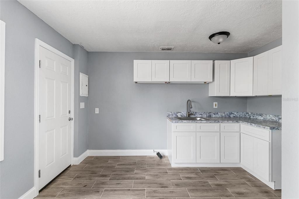En Venta: $324,000 (4 camas, 0 baños, 1760 Pies cuadrados)