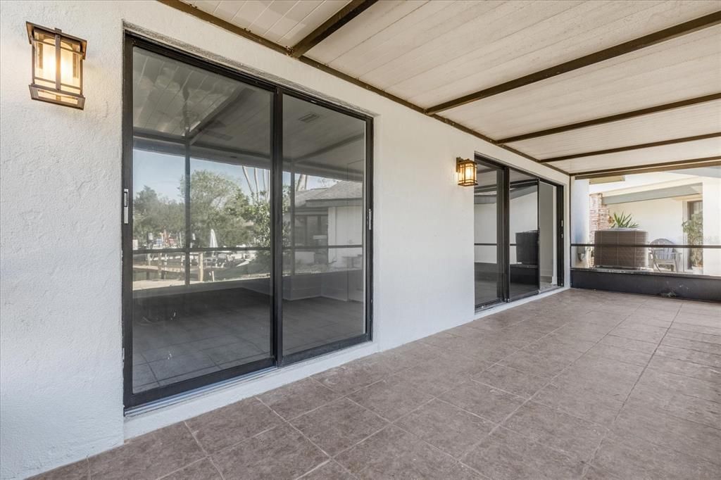 En Venta: $379,000 (2 camas, 2 baños, 1377 Pies cuadrados)
