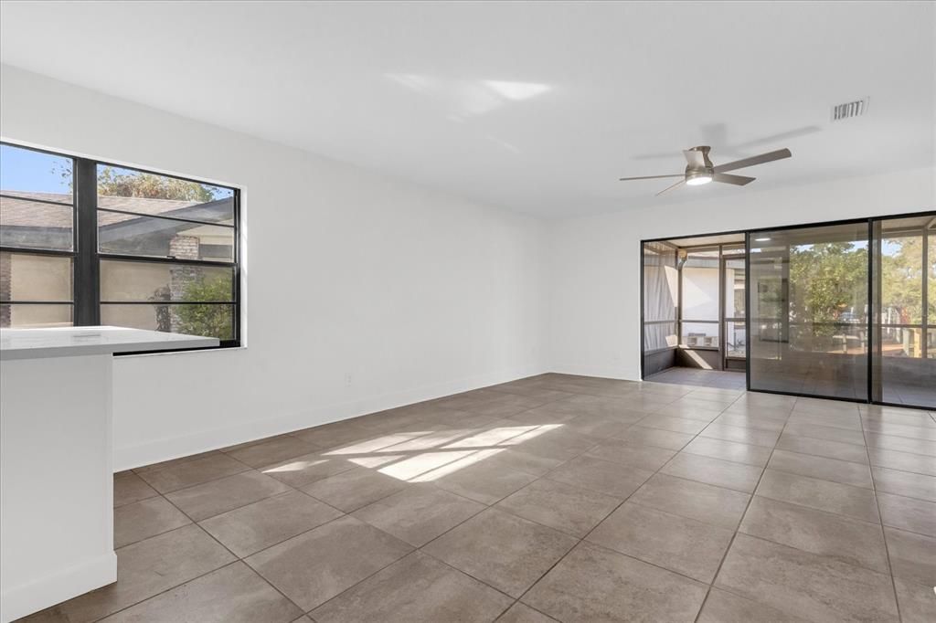 En Venta: $379,000 (2 camas, 2 baños, 1377 Pies cuadrados)