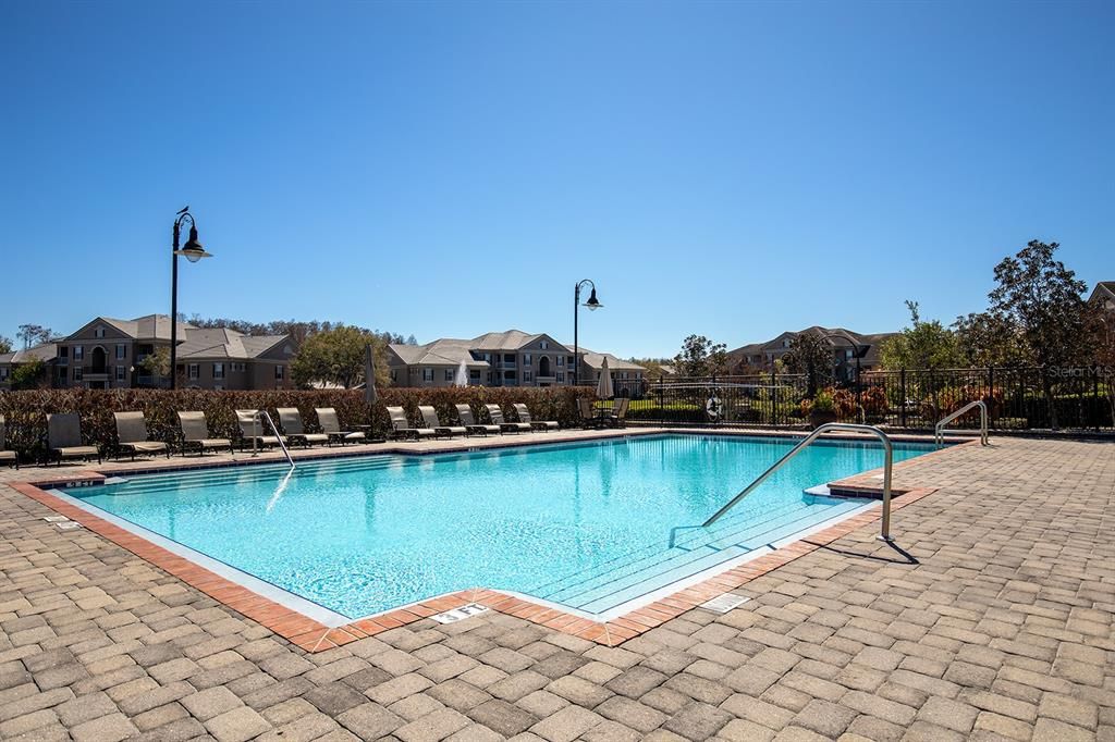 待售: $185,000 (2 贝兹, 2 浴室, 1041 平方英尺)