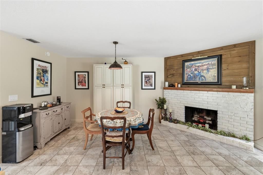 En Venta: $345,000 (3 camas, 2 baños, 1704 Pies cuadrados)