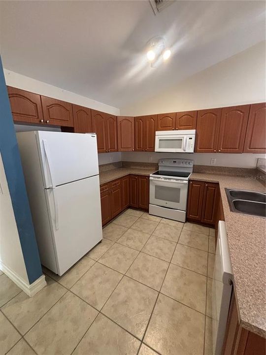 For Sale: $389,900 (6 beds, 0 baths, 2250 Square Feet)